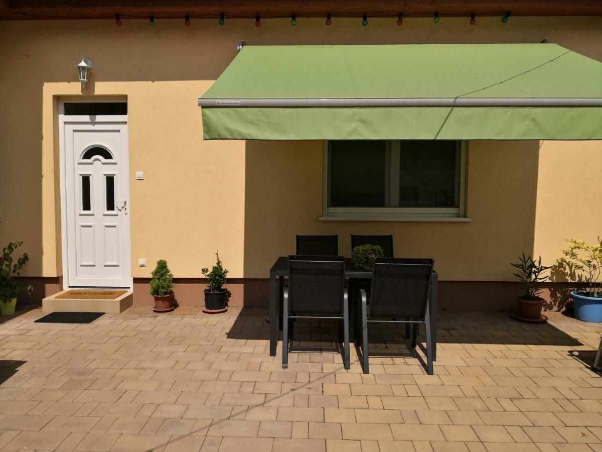 Green Garden Apartman Budapeste Exterior foto